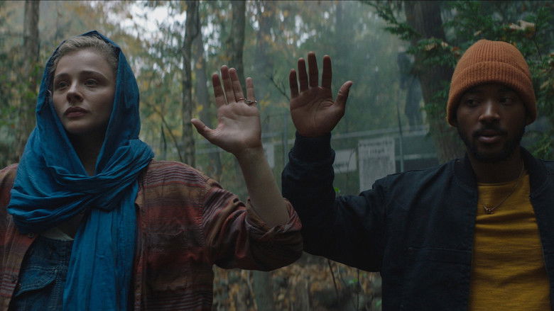 кадр из фильма Мать против андроидов