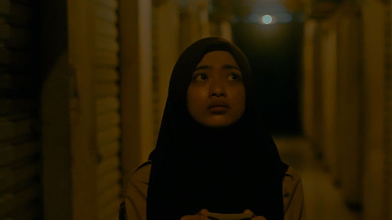 кадр из фильма Diam-Diam, Aku Ingin Melawan