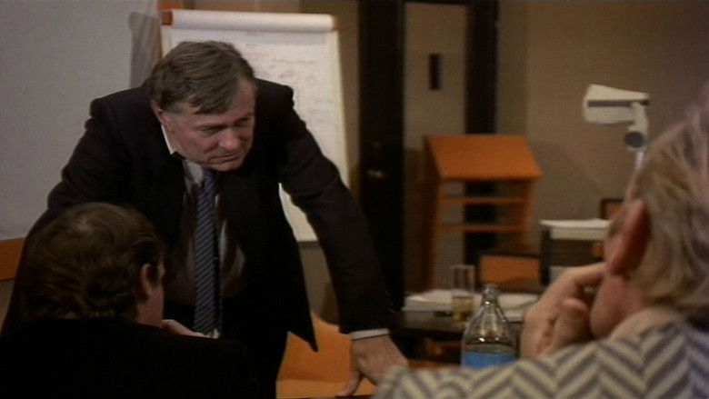 кадр из фильма Грязные игры в Касабланке