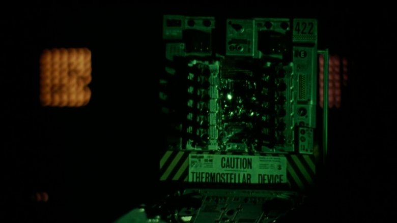 кадр из фильма Тёмная Звезда