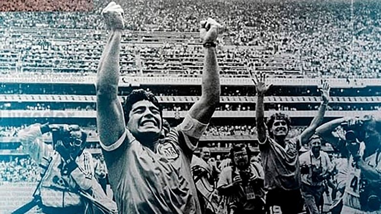 кадр из фильма Марадона. Смерть бога