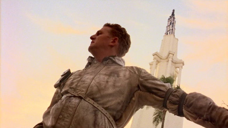 кадр из фильма Особый парень: Тупой супергерой