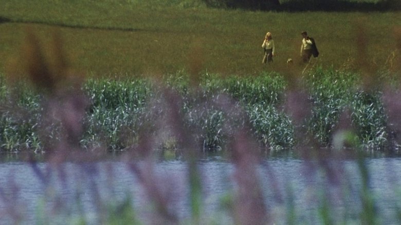 кадр из фильма Here We Go Round the Mulberry Bush