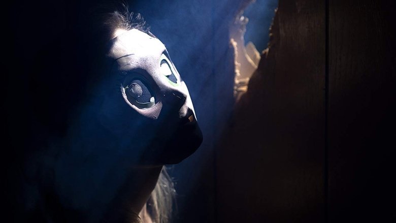 кадр из фильма Они внутри