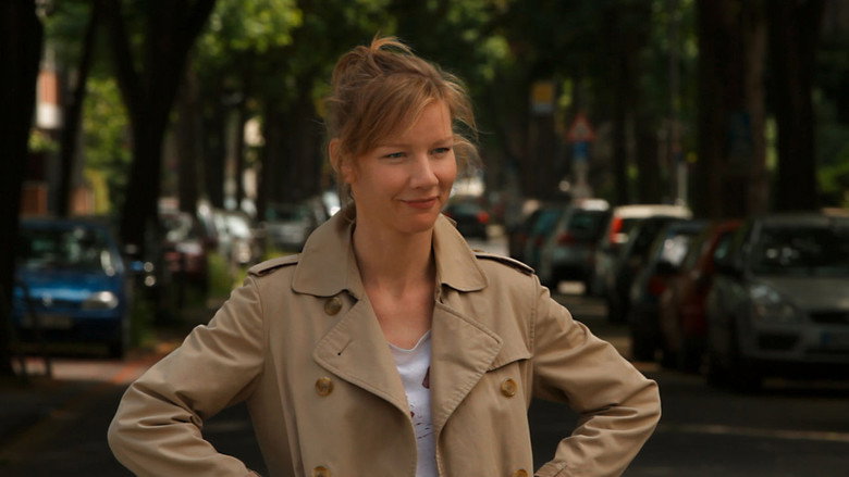 кадр из фильма Über uns das All