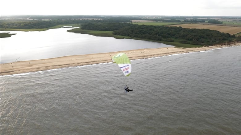 кадр из фильма Joanna Lumley and the Human Swan