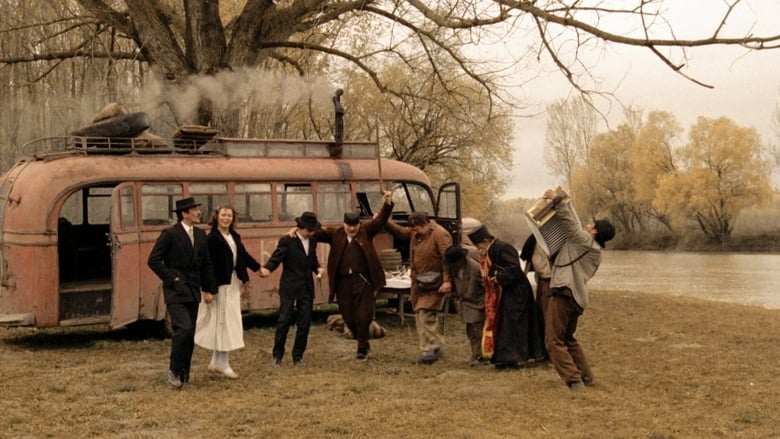 кадр из фильма Кто там поет