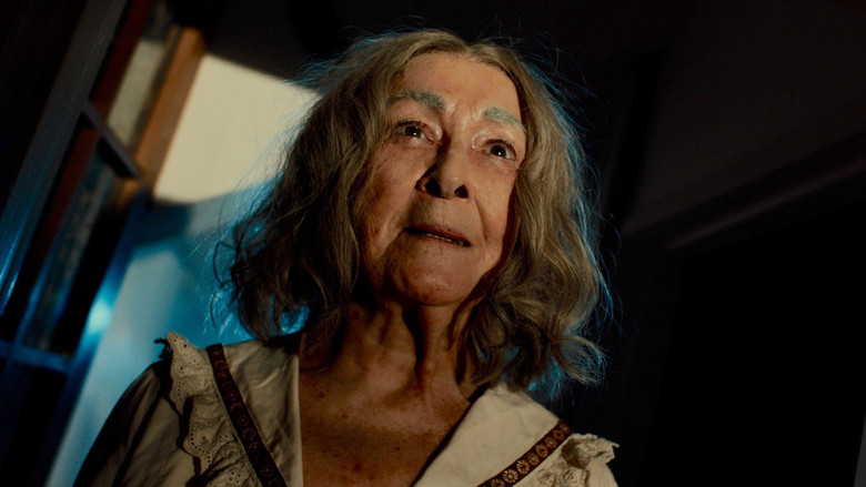 кадр из фильма Проклятие дома с призраками