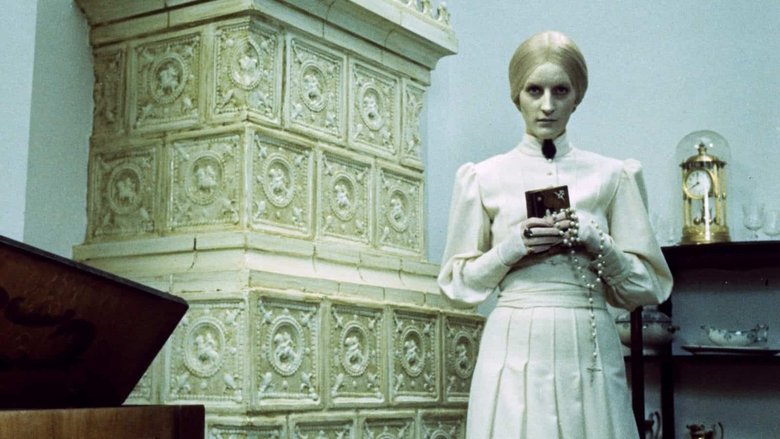 кадр из фильма Валери и неделя чудес