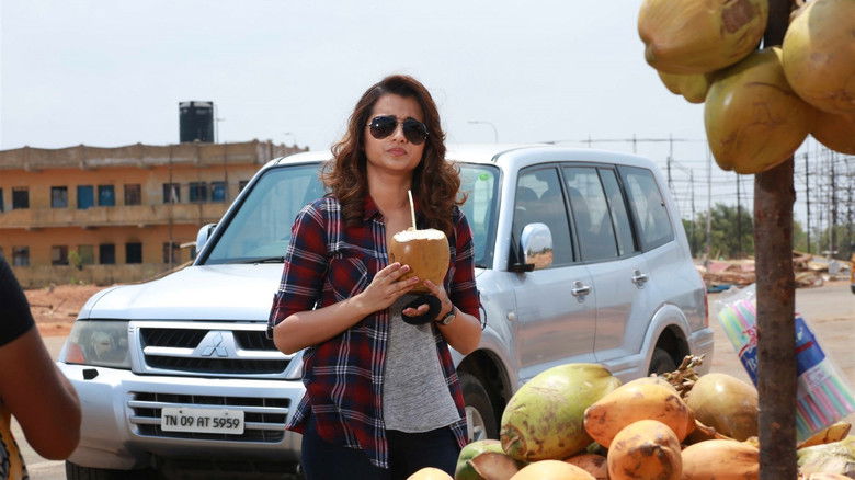 кадр из фильма கர்ஜனை