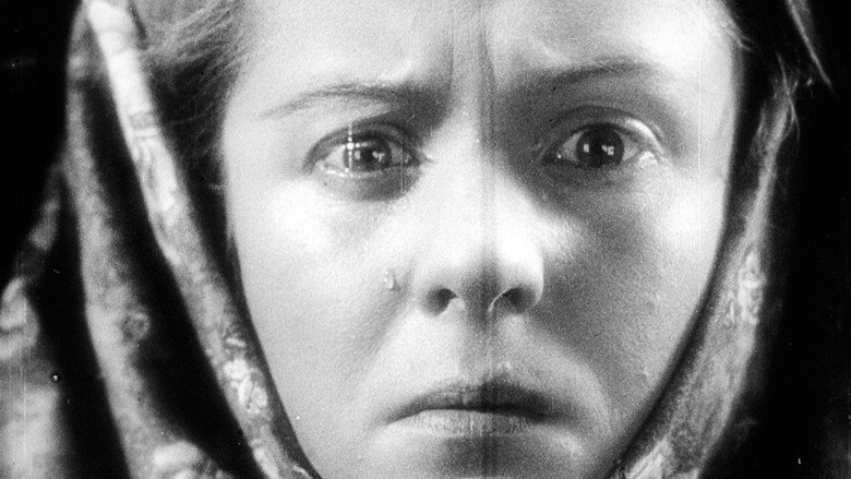 кадр из фильма Айна