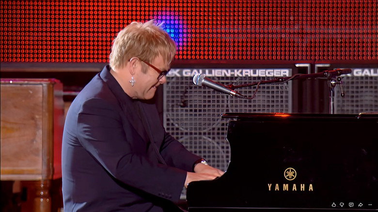 кадр из фильма A MusiCares Tribute to Neil Young