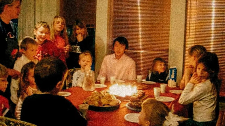кадр из фильма From Hong Kong to Raufar­höfn: the Birt­hday Archives