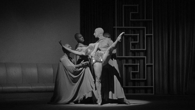 кадр из фильма Танцуй, девочка, танцуй