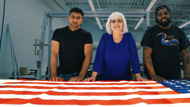 кадр из фильма The Flagmakers