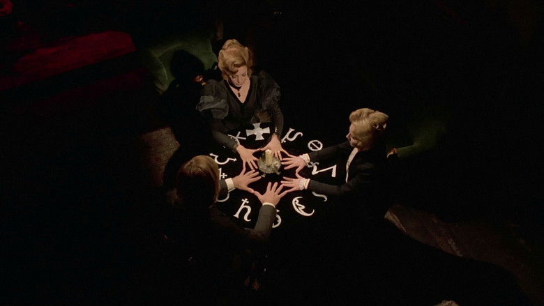 кадр из фильма Оргия живых мертвецов