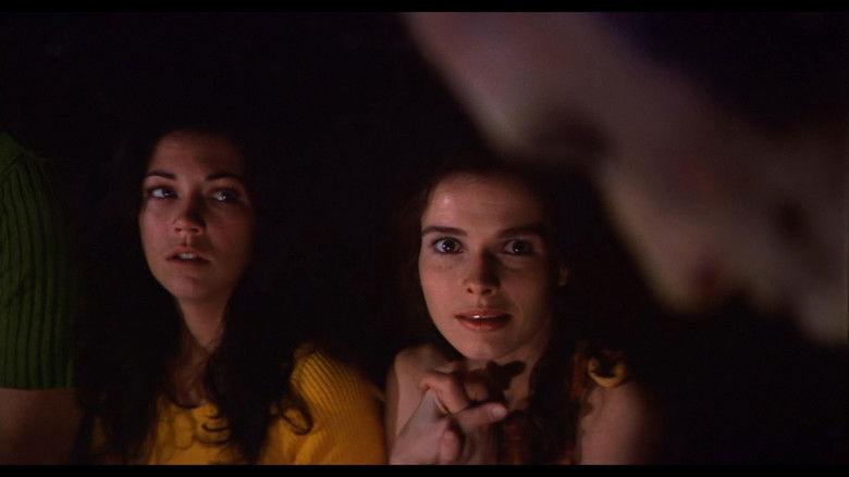 кадр из фильма Трупы детям не игрушка