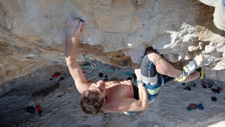 кадр из фильма RACE TO 9A