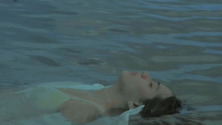 кадр из фильма Sa Mga Basag na Kabibe