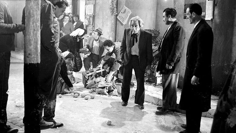 кадр из фильма Λατέρνα, Φτώχεια και Γαρύφαλλο