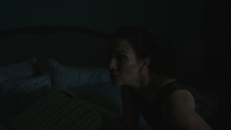 кадр из фильма Ниже нас