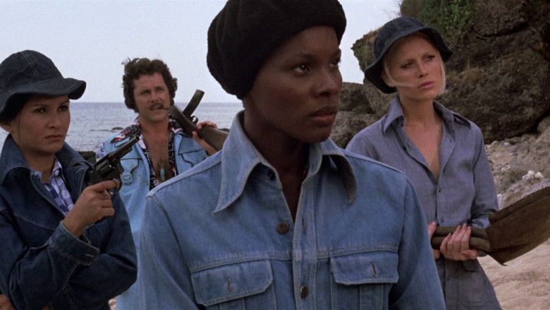 кадр из фильма Savage Sisters