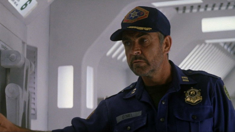 кадр из фильма Чужая земля