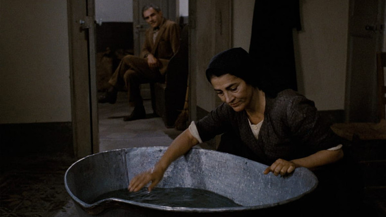 кадр из фильма Христос остановился в Эболи