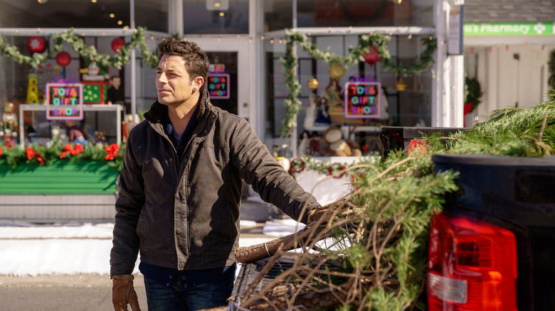 кадр из фильма Love You Like Christmas