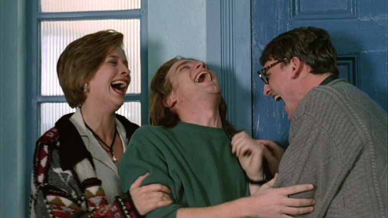 кадр из фильма Неглубокая могила