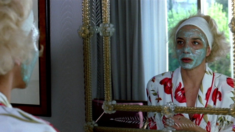 кадр из фильма Высокие каблуки