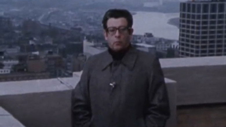 кадр из фильма Посередине Америки