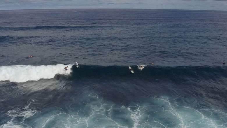 кадр из фильма Отель Алоха Сёрф