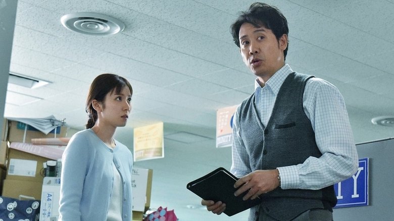 кадр из фильма 騙し絵の牙