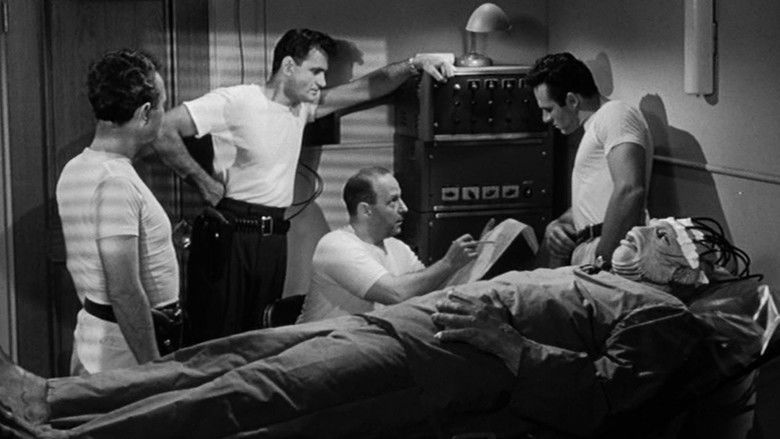 кадр из фильма Тварь ходит среди нас