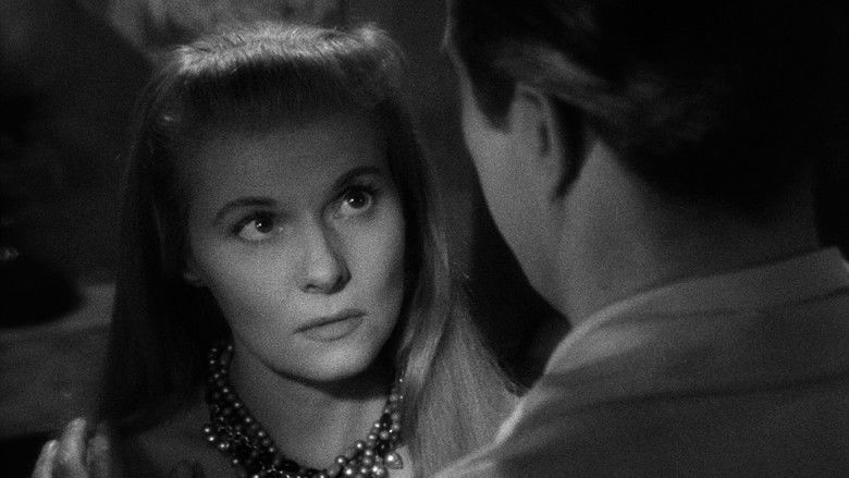 кадр из фильма So Evil My Love