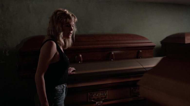 кадр из фильма Гробовщик