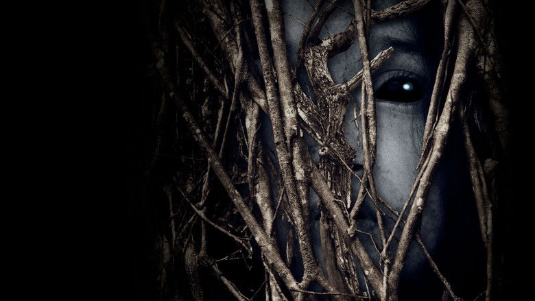 кадр из фильма За деревьями