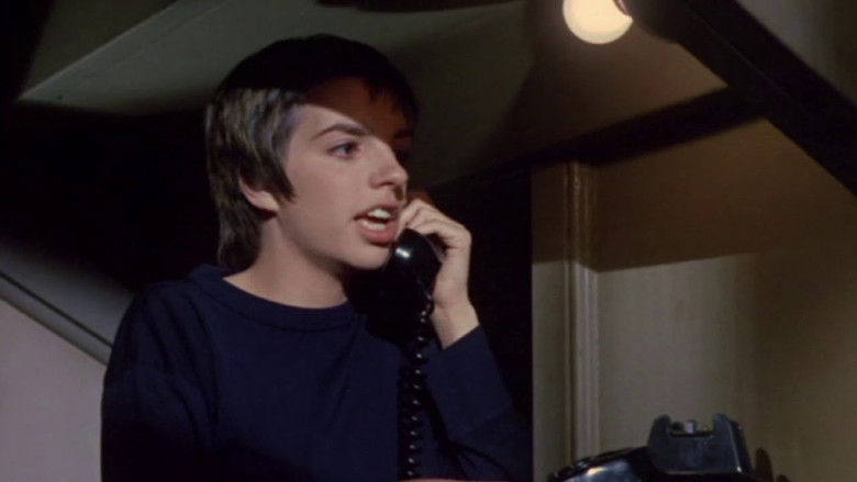 кадр из фильма Бесплодная кукушка