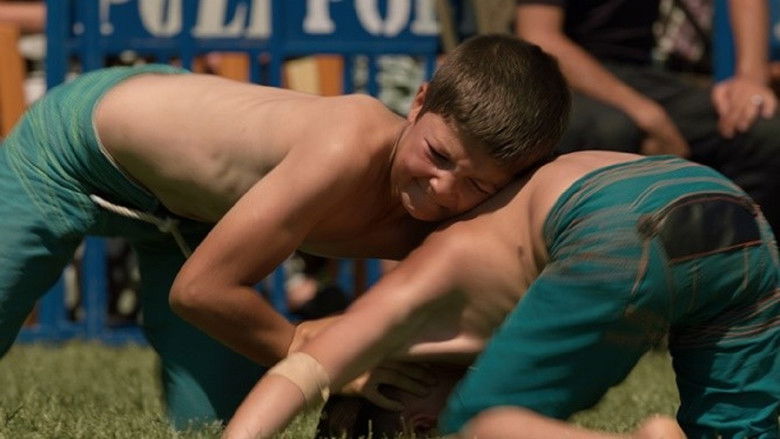 кадр из фильма Genç Pehlivanlar