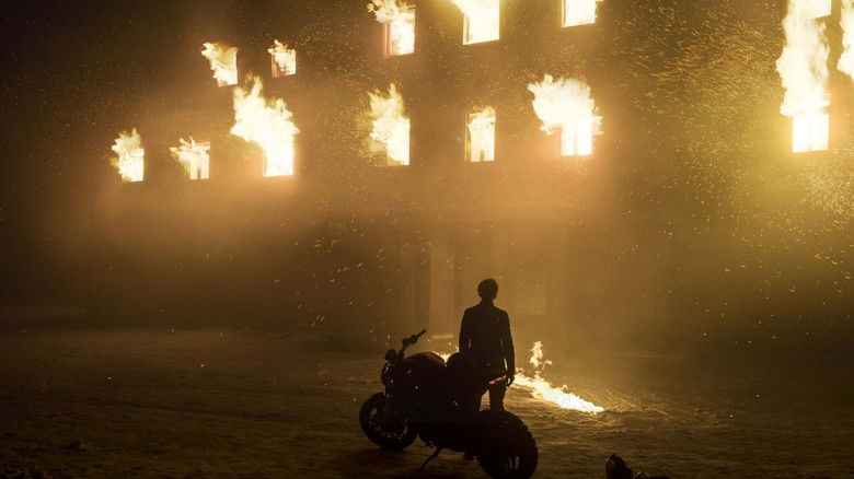 кадр из фильма Девушка, которая застряла в паутине