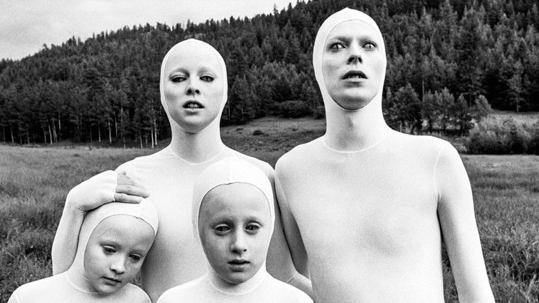 кадр из фильма Человек, который упал на Землю