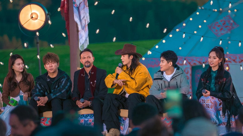 кадр из фильма 《我的阿勒泰》旷野音乐会