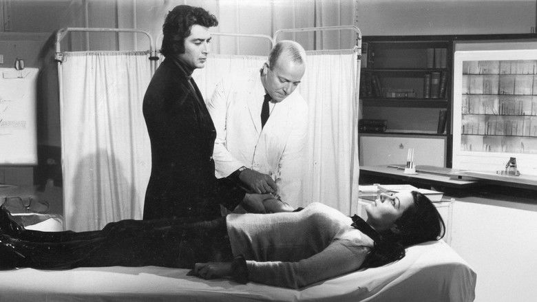 кадр из фильма İki Ruhlu Kadın