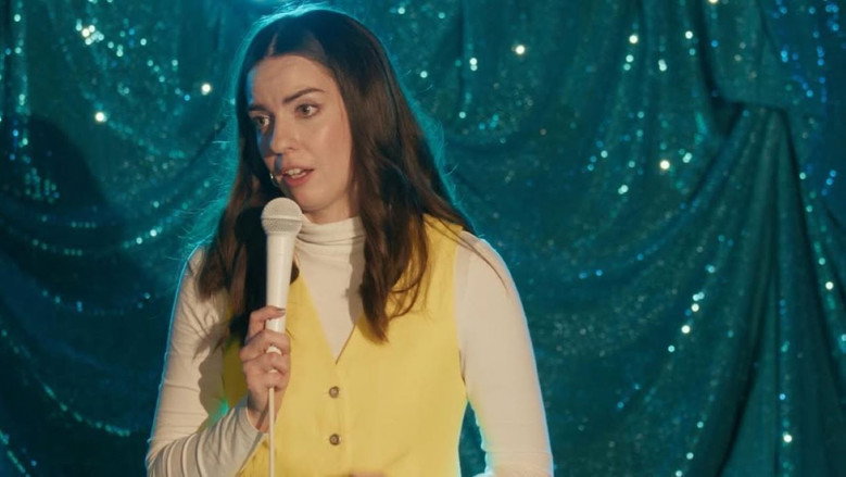 кадр из фильма Emma Holland: Here Comes Mr. Forehead