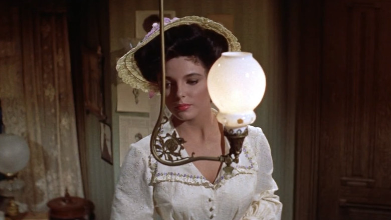 кадр из фильма The Girl in the Red Velvet Swing