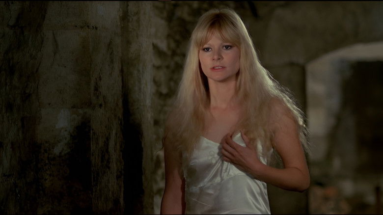 кадр из фильма Живая мертвая девушка