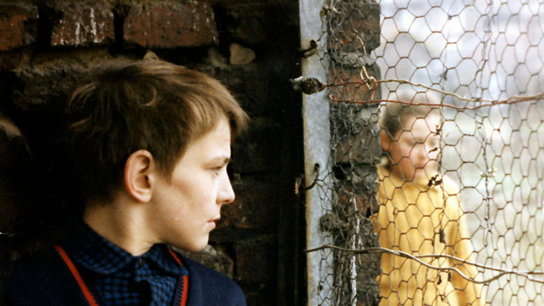 кадр из фильма Обнаженное детство