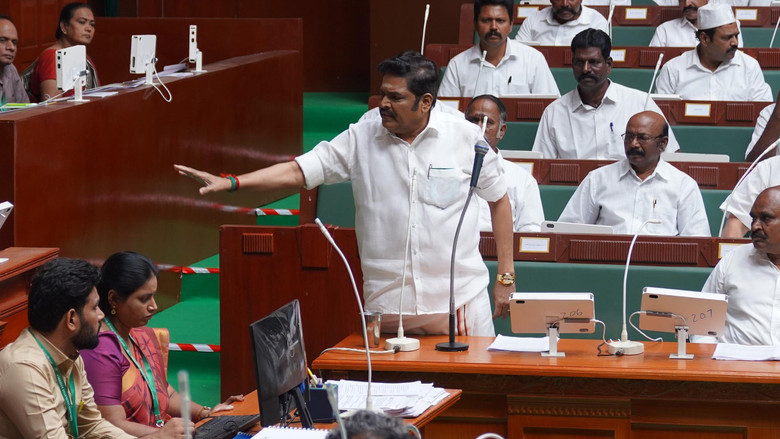 кадр из фильма கராத்தே பாபு