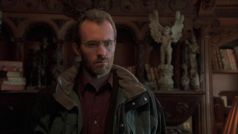 кадр из фильма Город проклятых